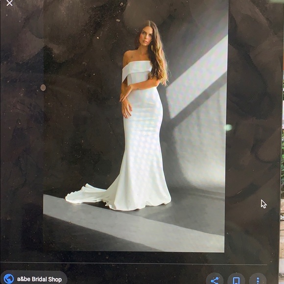 Wedding dress - Picture 1 of 2